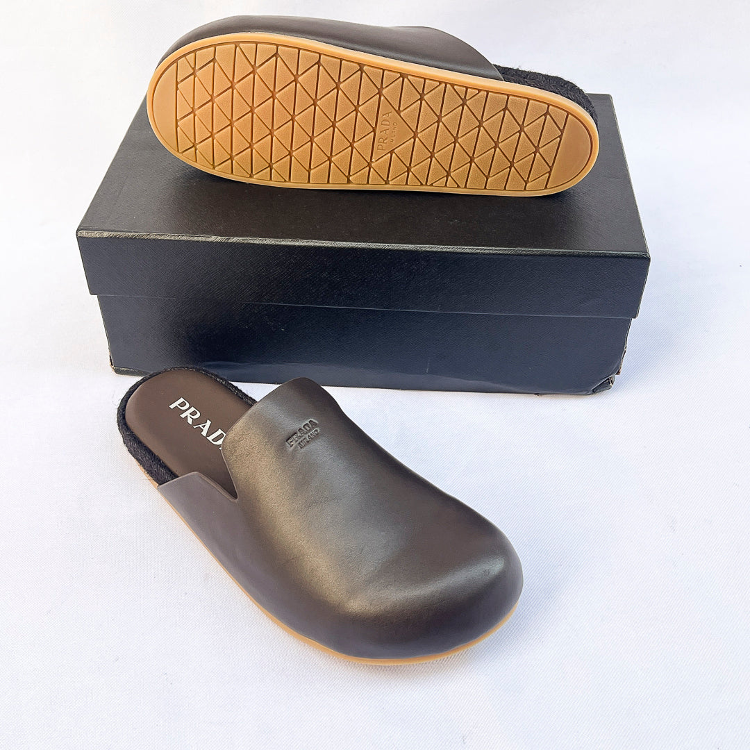 Atelier Leather Closed-Toe Mule – Dark Brown