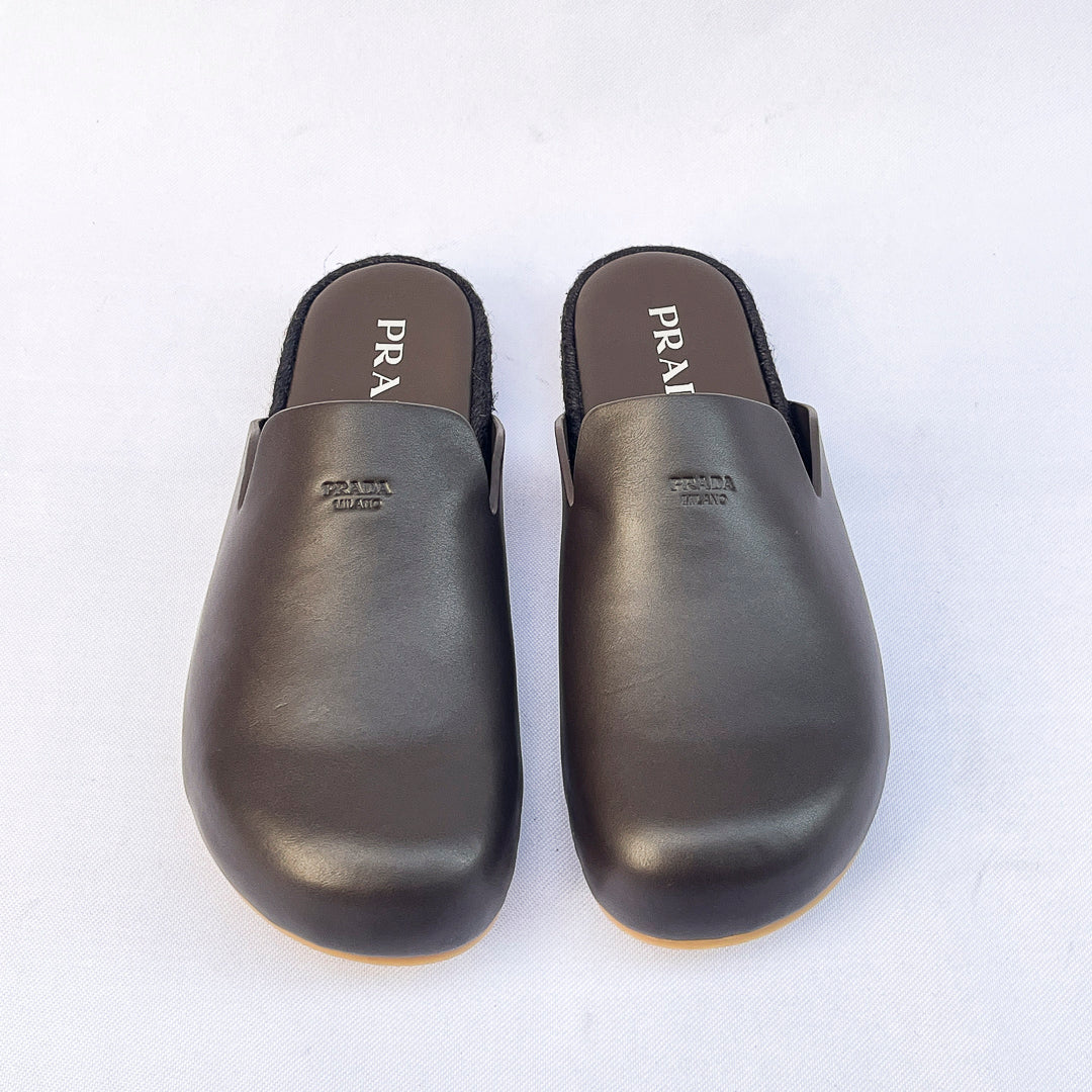 Atelier Leather Closed-Toe Mule – Dark Brown