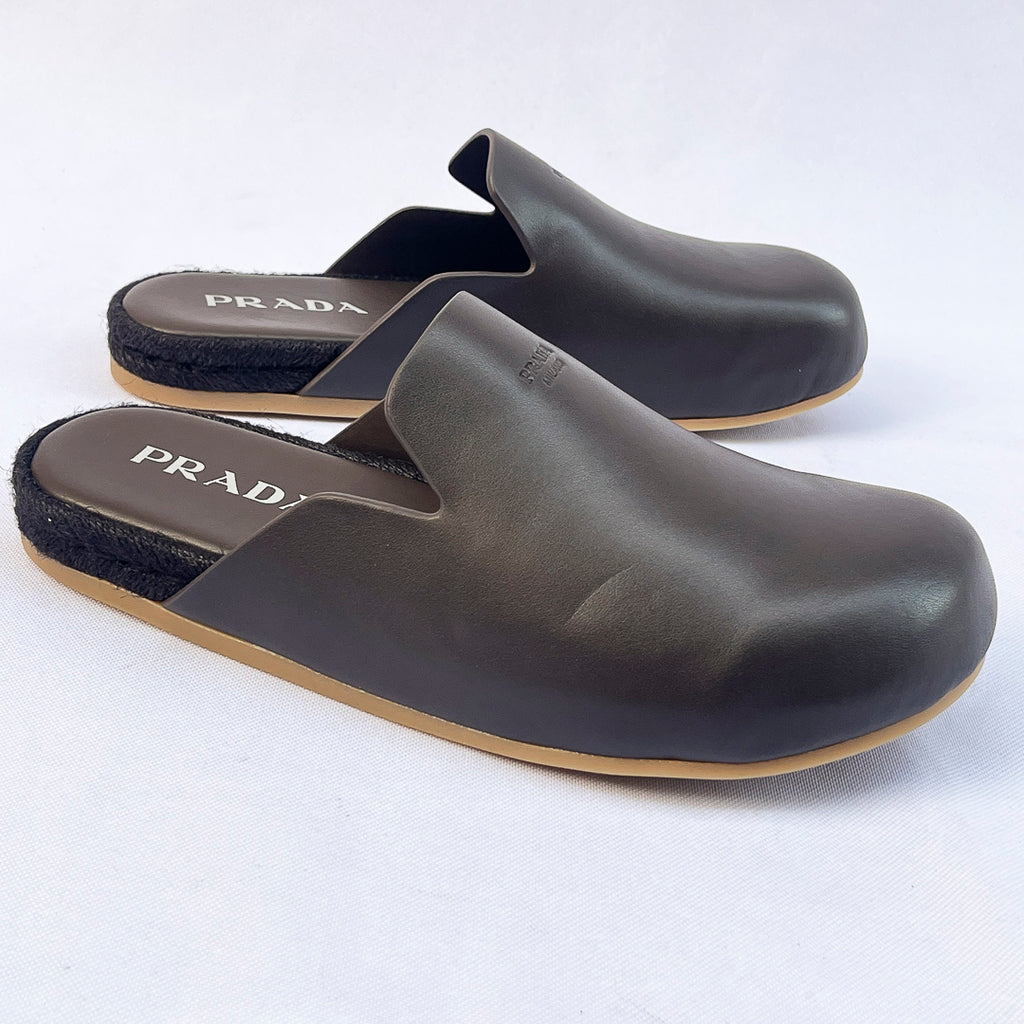 Atelier Leather Closed-Toe Mule – Dark Brown